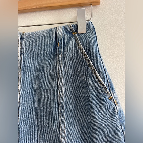 Aritzia Wilfred Free Ahrens Blue Demin Jean Button
Front Mini Skirt, Size 2 - Picture 13 of 14